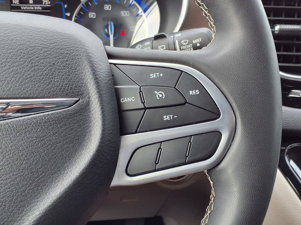 2023 Chrysler Voyager LX