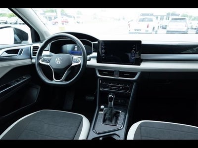2025 Volkswagen Taos SE