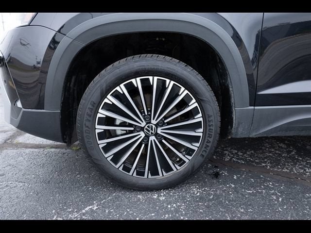 2025 Volkswagen Taos SE