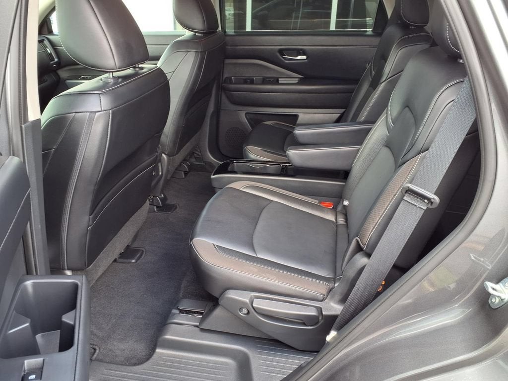 2024 Nissan Pathfinder SL FWD