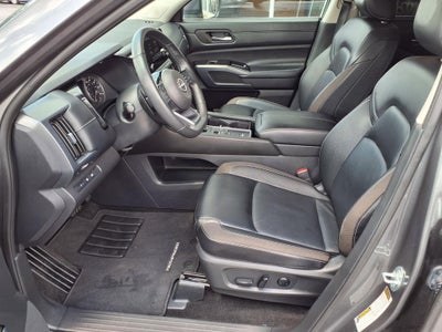 2024 Nissan Pathfinder SL FWD