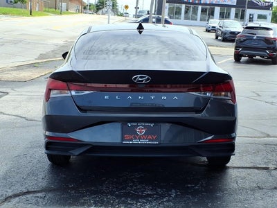 2022 Hyundai Elantra SE