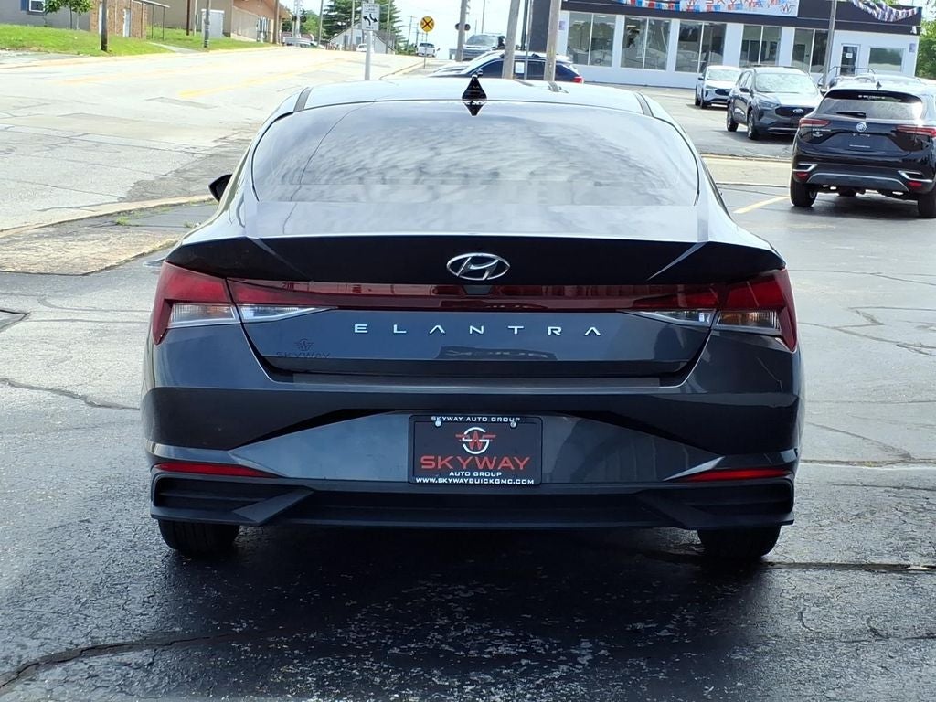 2022 Hyundai Elantra SE