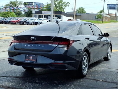 2022 Hyundai Elantra SE