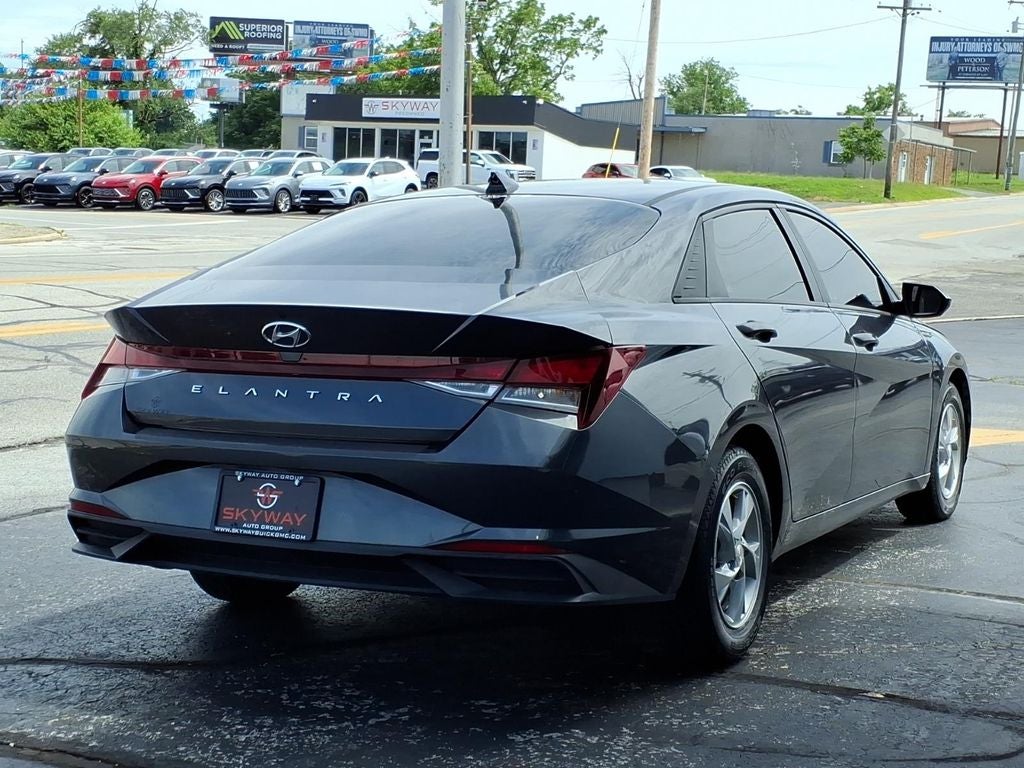 2022 Hyundai Elantra SE