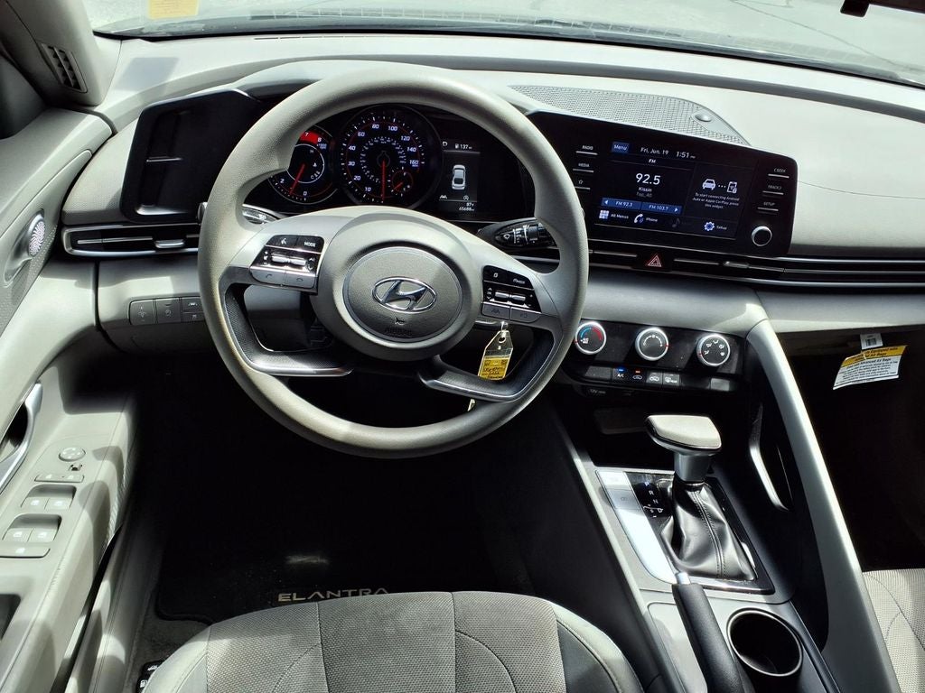 2022 Hyundai Elantra SE