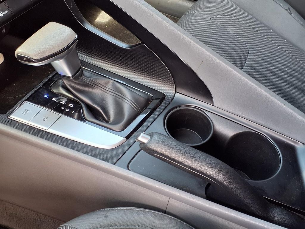 2022 Hyundai Elantra SE