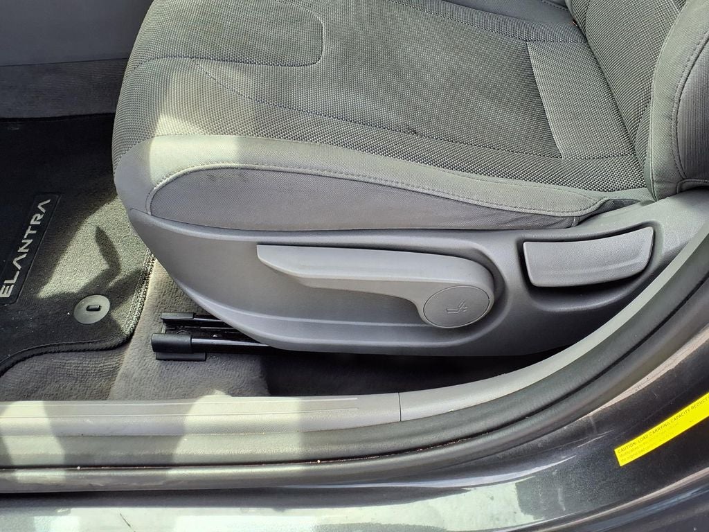 2022 Hyundai Elantra SE