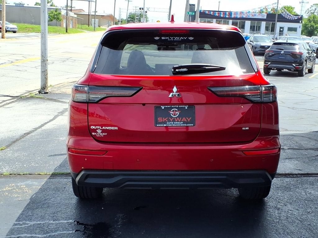 2025 Mitsubishi Outlander SE