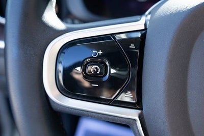 2023 Volvo XC60 Plus Dark Theme