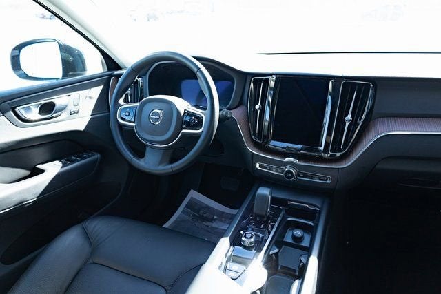 2023 Volvo XC60 Plus Dark Theme
