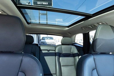 2023 Volvo XC60 Plus Dark Theme