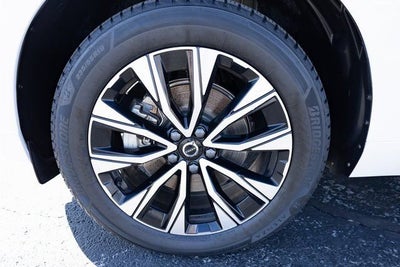 2023 Volvo XC60 Plus Dark Theme