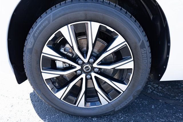 2023 Volvo XC60 Plus Dark Theme